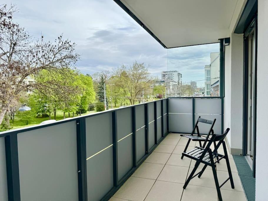 Modern Danube With Balcony & Free Parking *